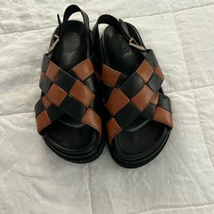 Alohas sandal, adjustable strap. Great seasonless sandal. Beyond Comfortable